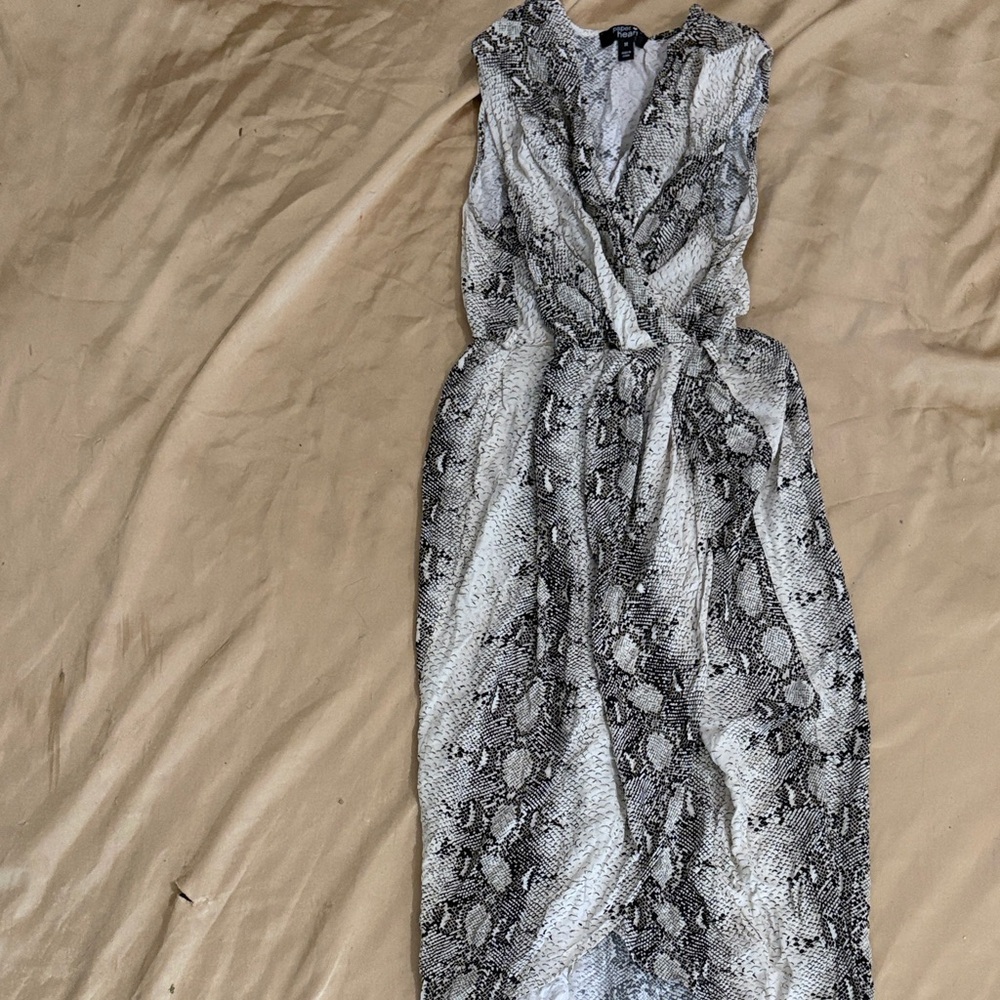 Paper Heart Elegant Wrap Snake Print Sleeveless Dress